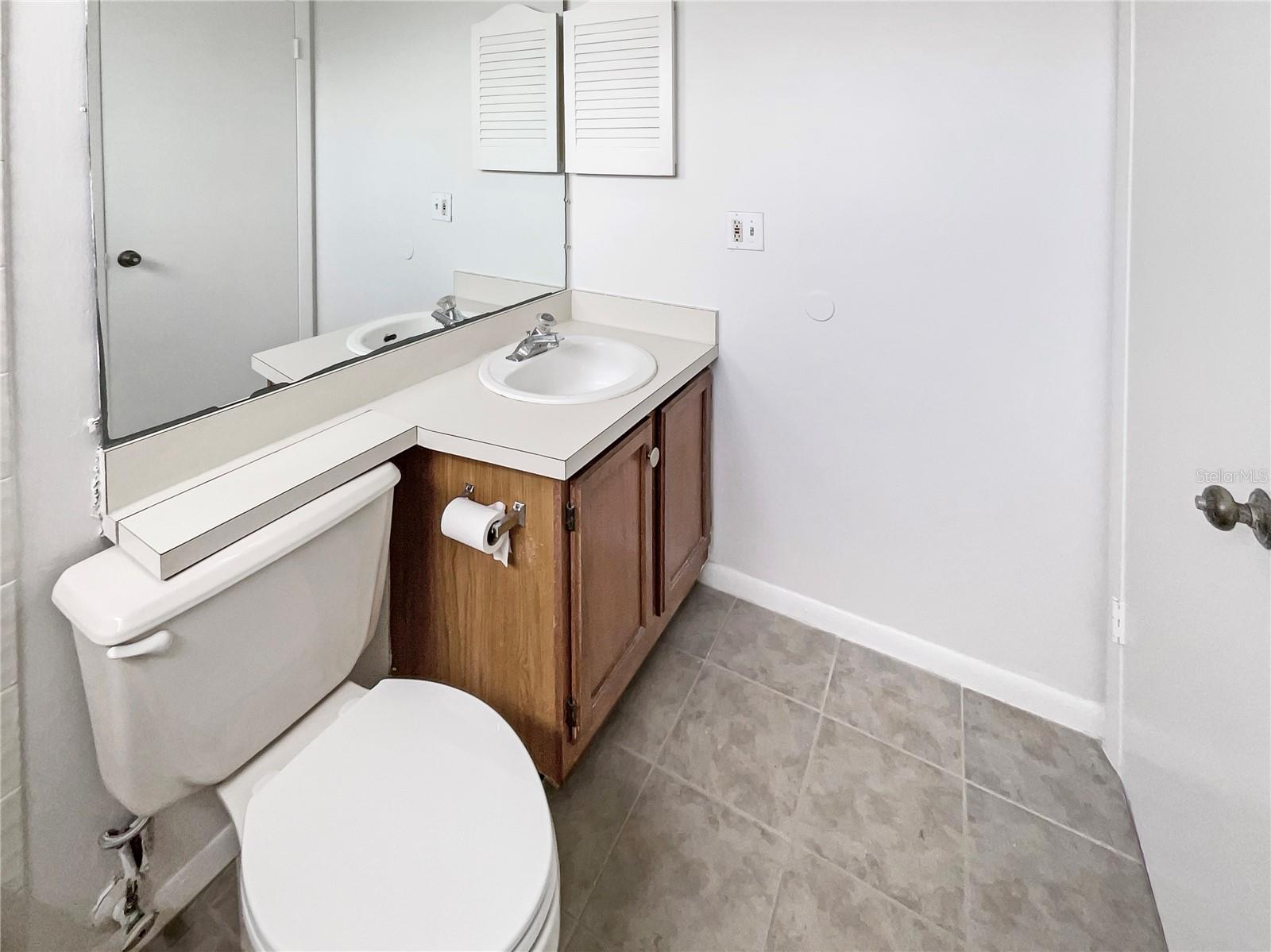 Image 23 of 25 For 6902 Lakeview Court