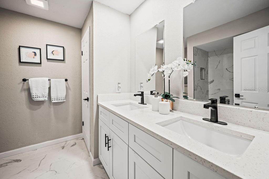 Image 17 of 28 For 4032 Doral  