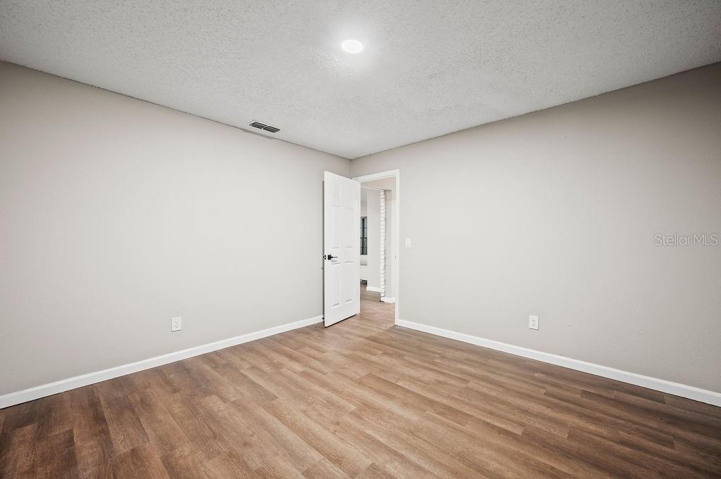 Image 21 of 28 For 4032 Doral  