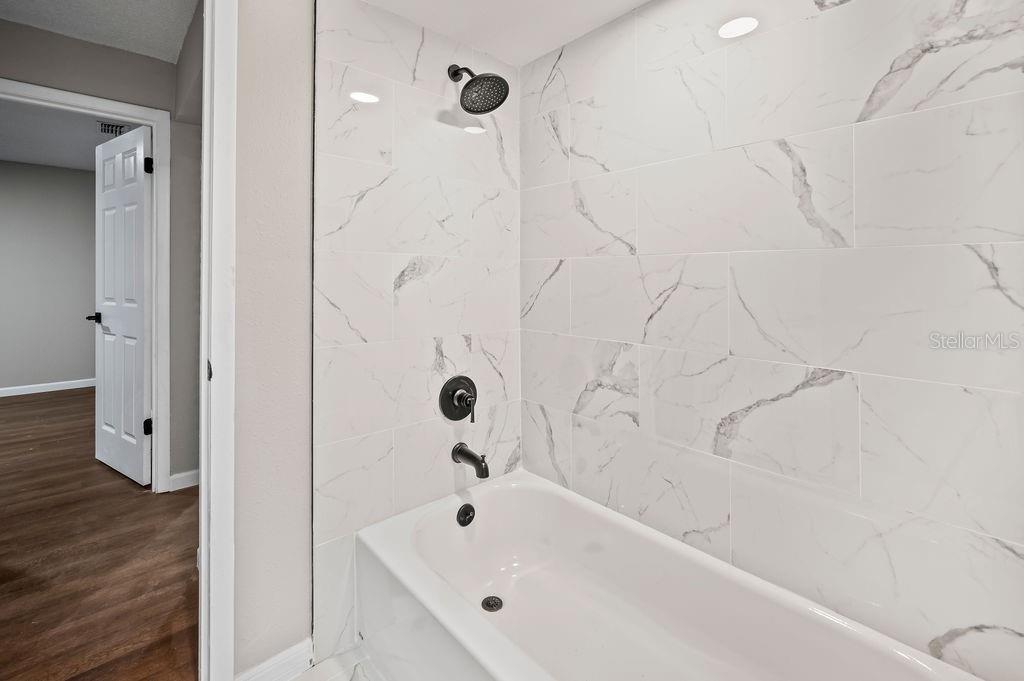 Image 25 of 28 For 4032 Doral  