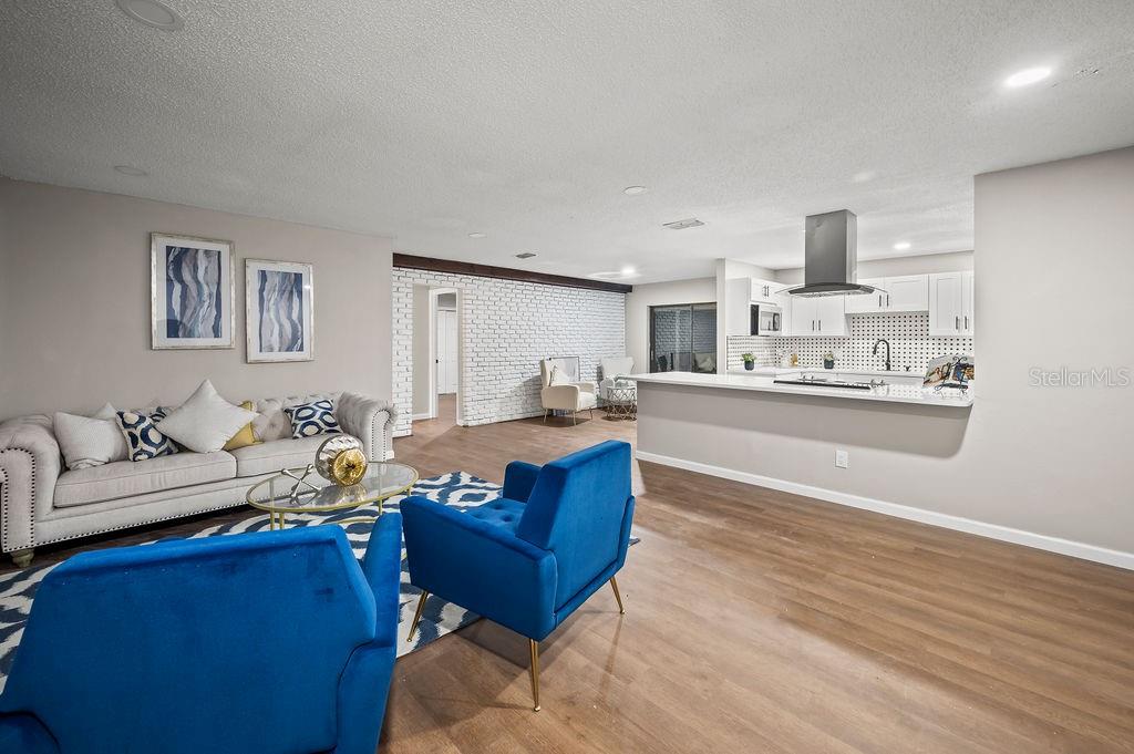 Image 4 of 28 For 4032 Doral  