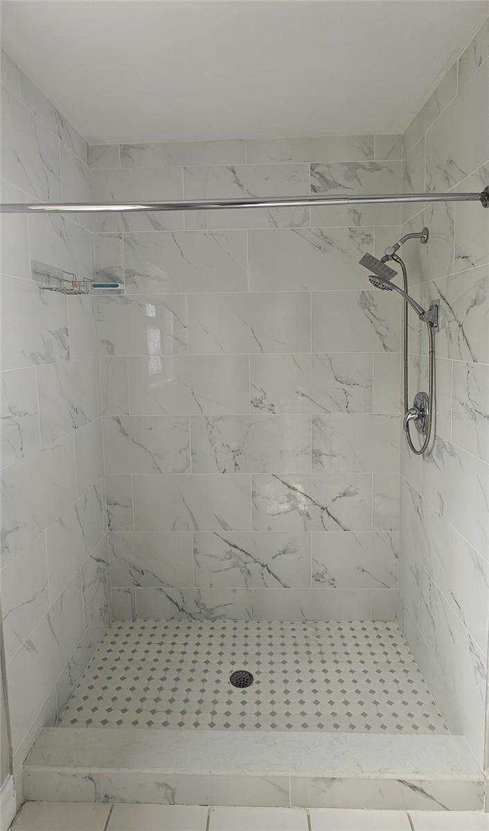 Image 6 of 21 For 8347 Willowwood Street