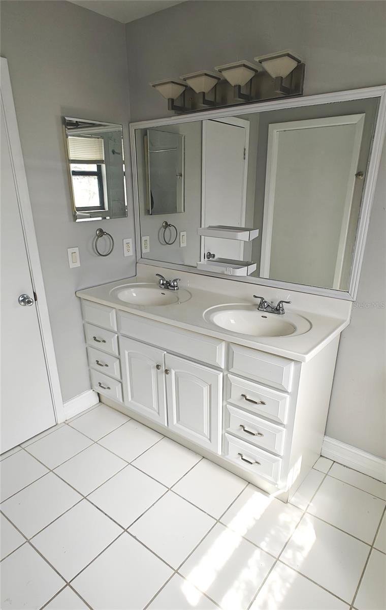 Image 7 of 21 For 8347 Willowwood Street