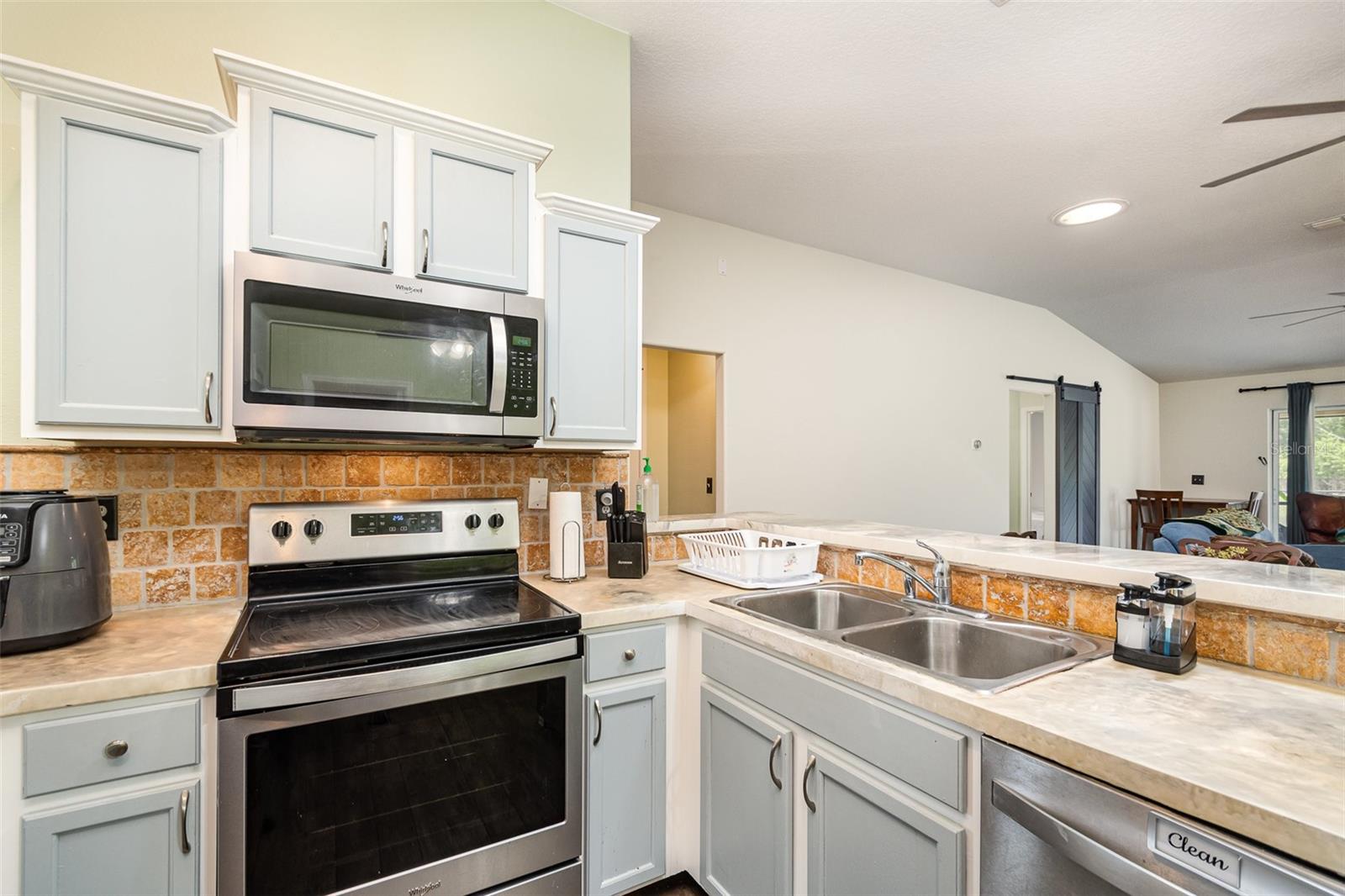 Image 9 of 33 For 349 Bella Rosa Circle