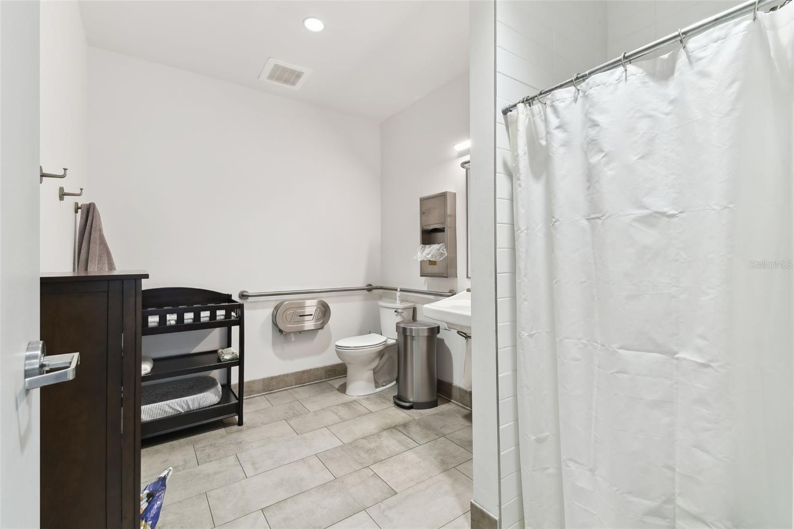 Image 34 of 86 For 924 Hale Avenue