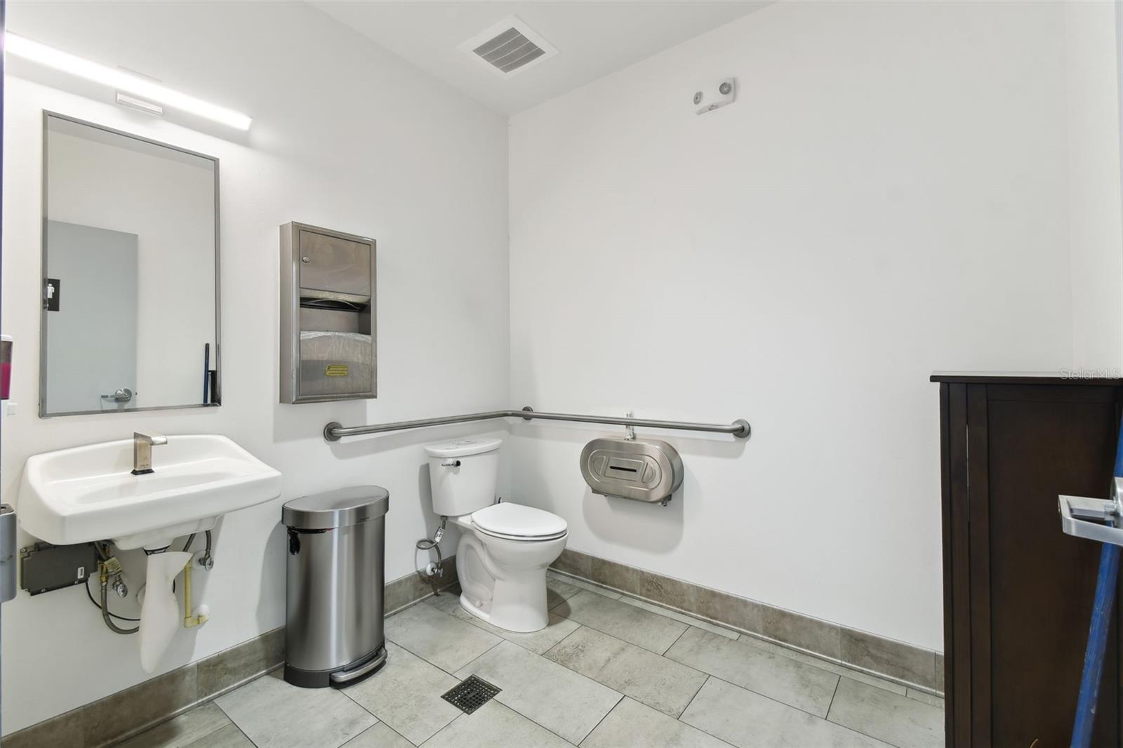 Image 36 of 86 For 924 Hale Avenue