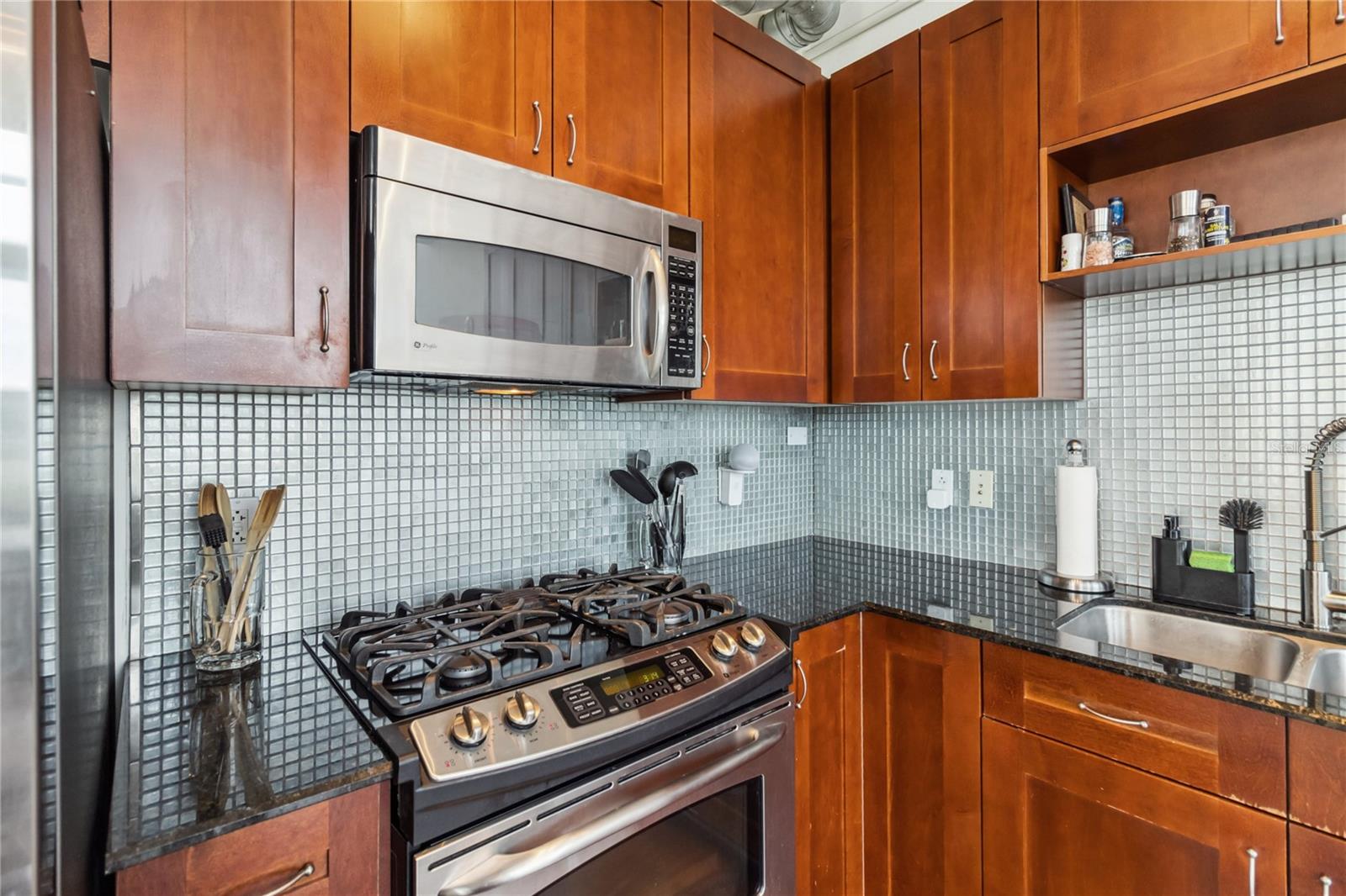 Image 14 of 65 For 150 Robinson Street 801