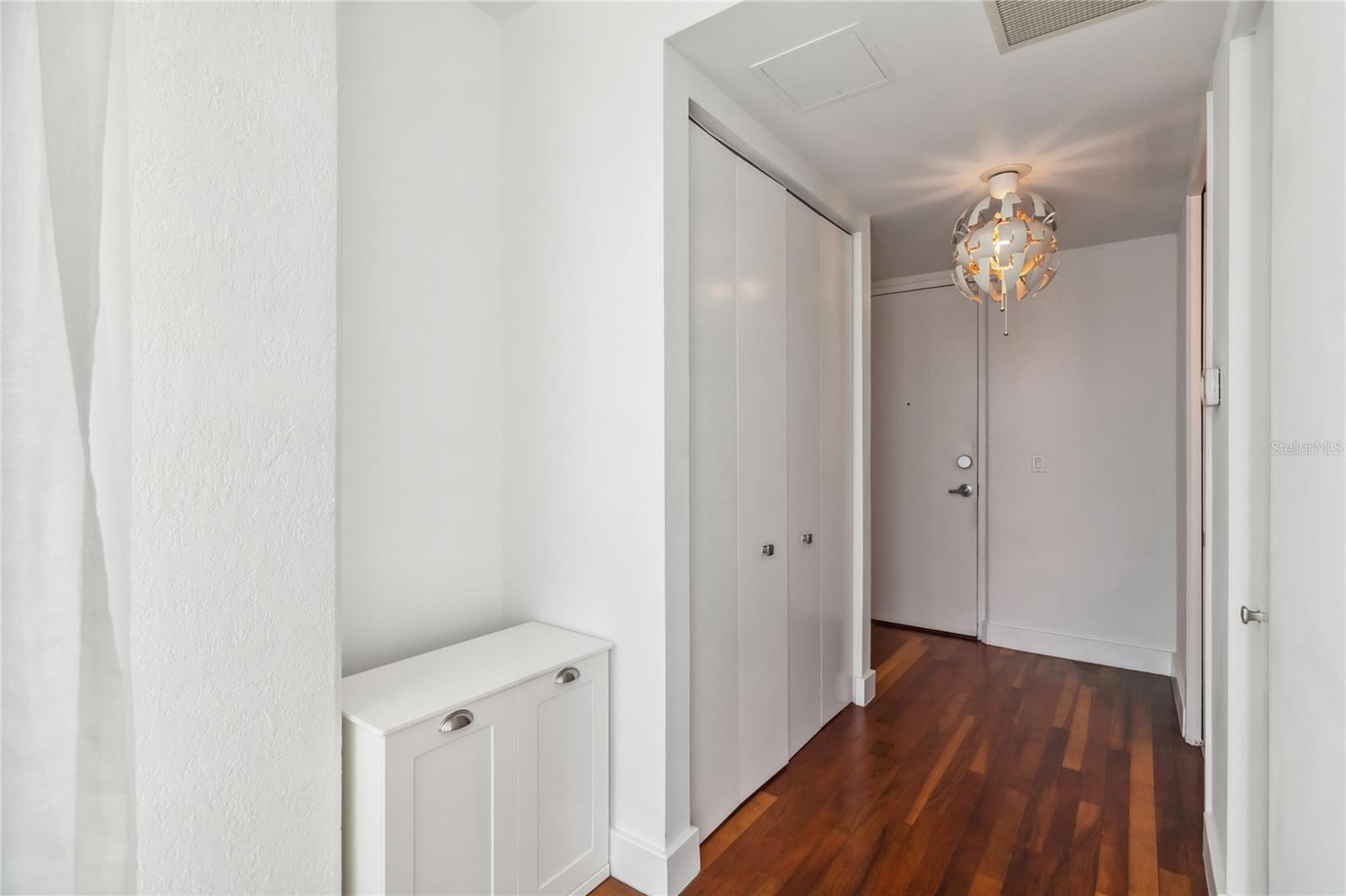 Image 6 of 65 For 150 Robinson Street 801