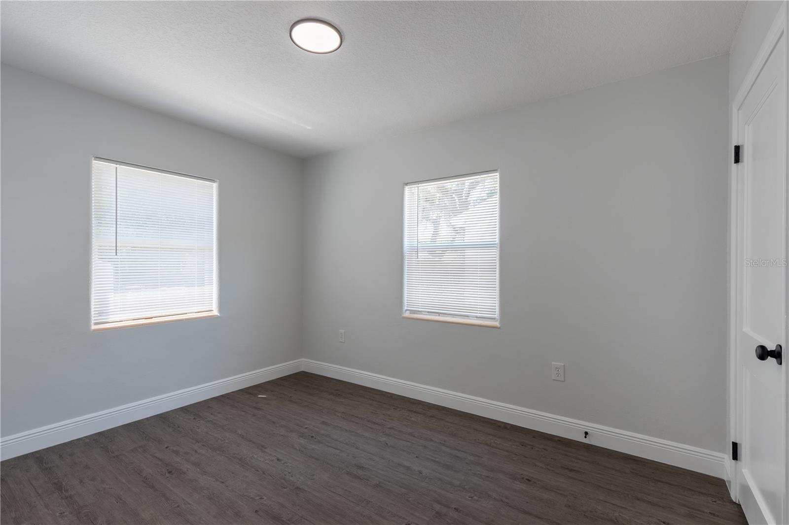 Image 8 of 12 For 607 Ross Street