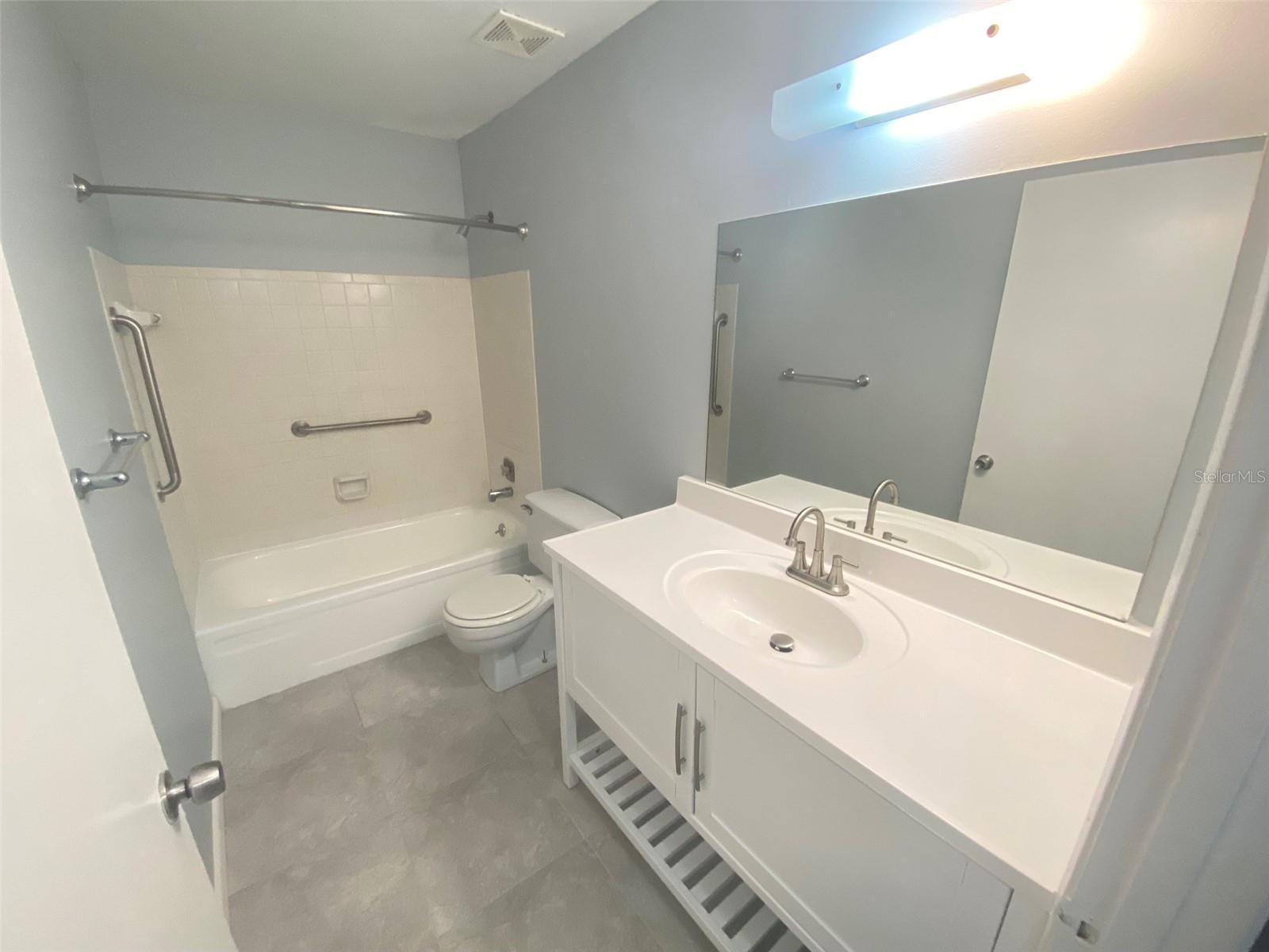 Image 12 of 19 For 605 Northlake Boulevard 68