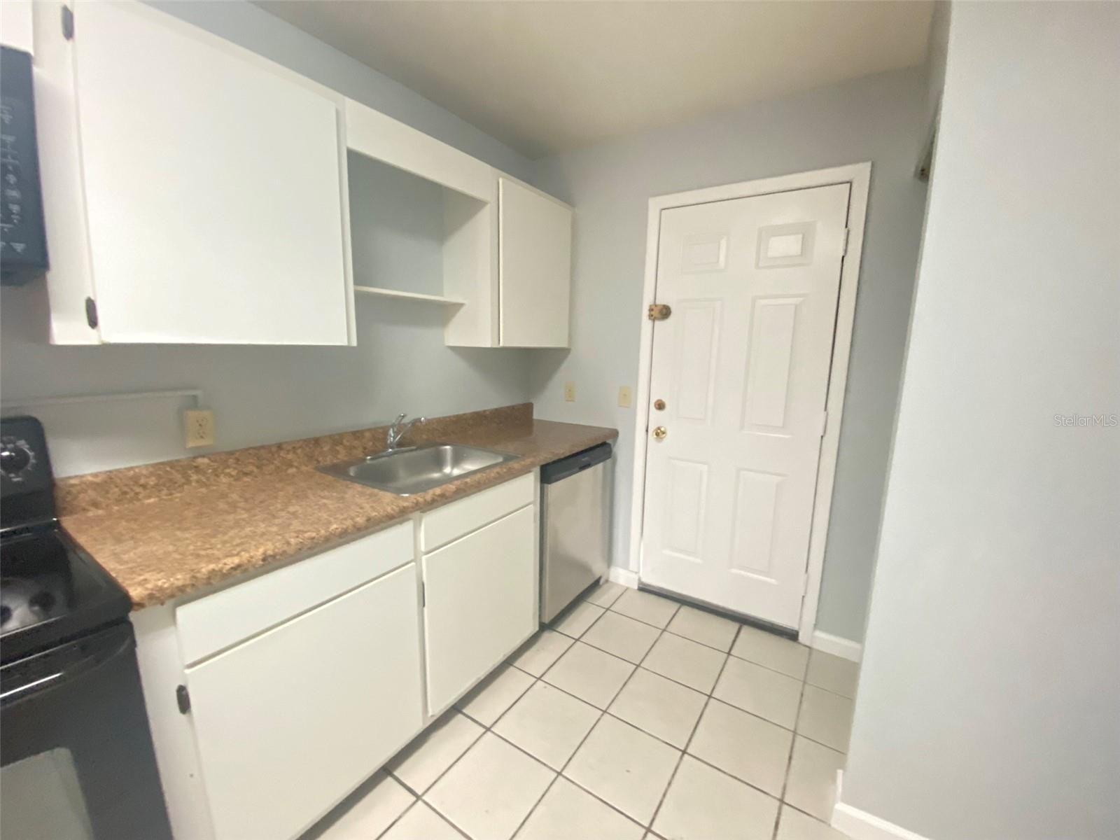 Image 4 of 19 For 605 Northlake Boulevard 68