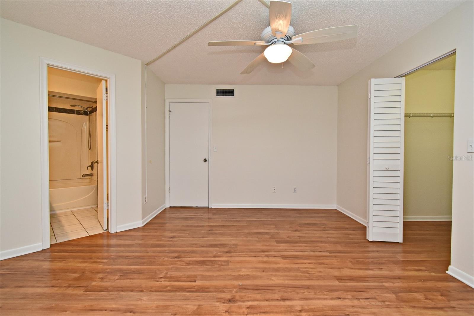 Image 19 of 44 For 4008 Atrium Drive U-6