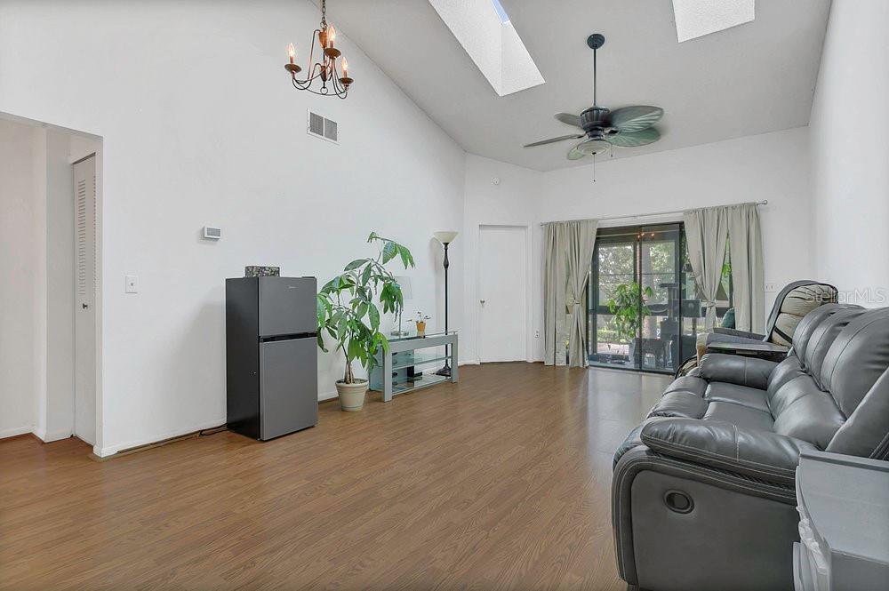 Image 10 of 33 For 3106 Semoran Boulevard P-2