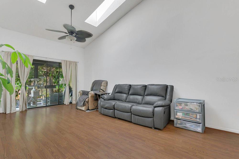 Image 11 of 33 For 3106 Semoran Boulevard P-2