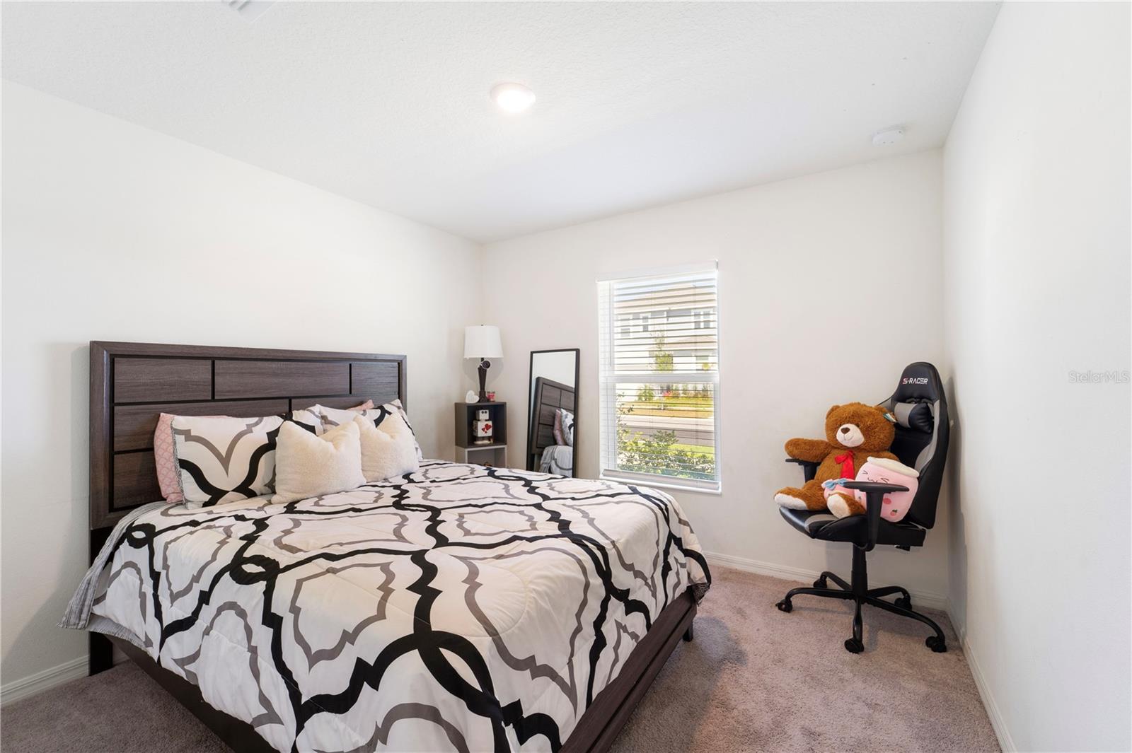 Image 11 of 39 For 820 Overpool Avenue