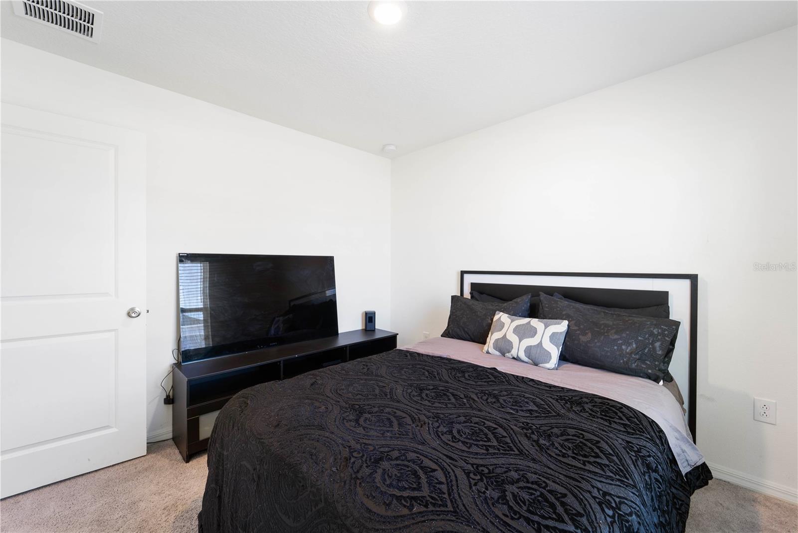 Image 15 of 39 For 820 Overpool Avenue