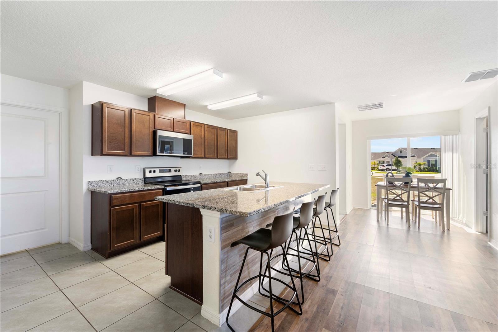 Image 16 of 39 For 820 Overpool Avenue