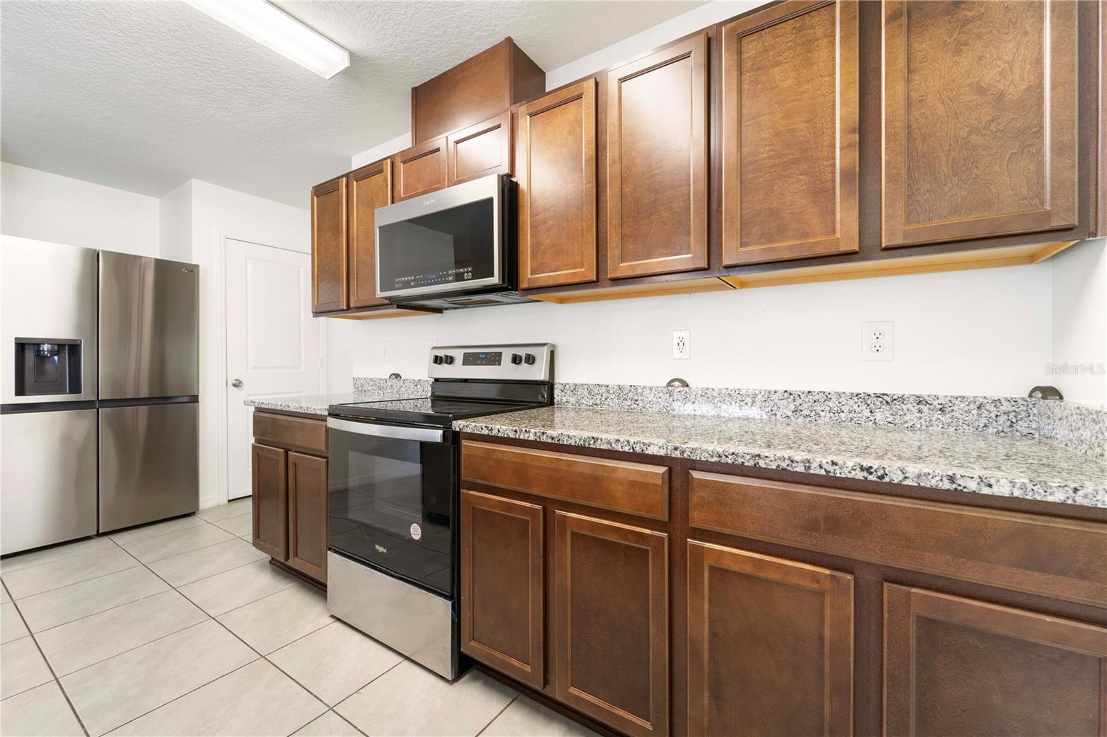 Image 18 of 39 For 820 Overpool Avenue