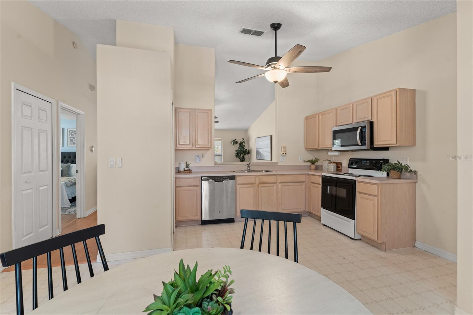 Image 7 of 39 For 4306 Pebblestone Court
