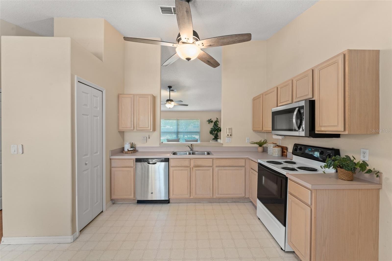 Image 8 of 39 For 4306 Pebblestone Court
