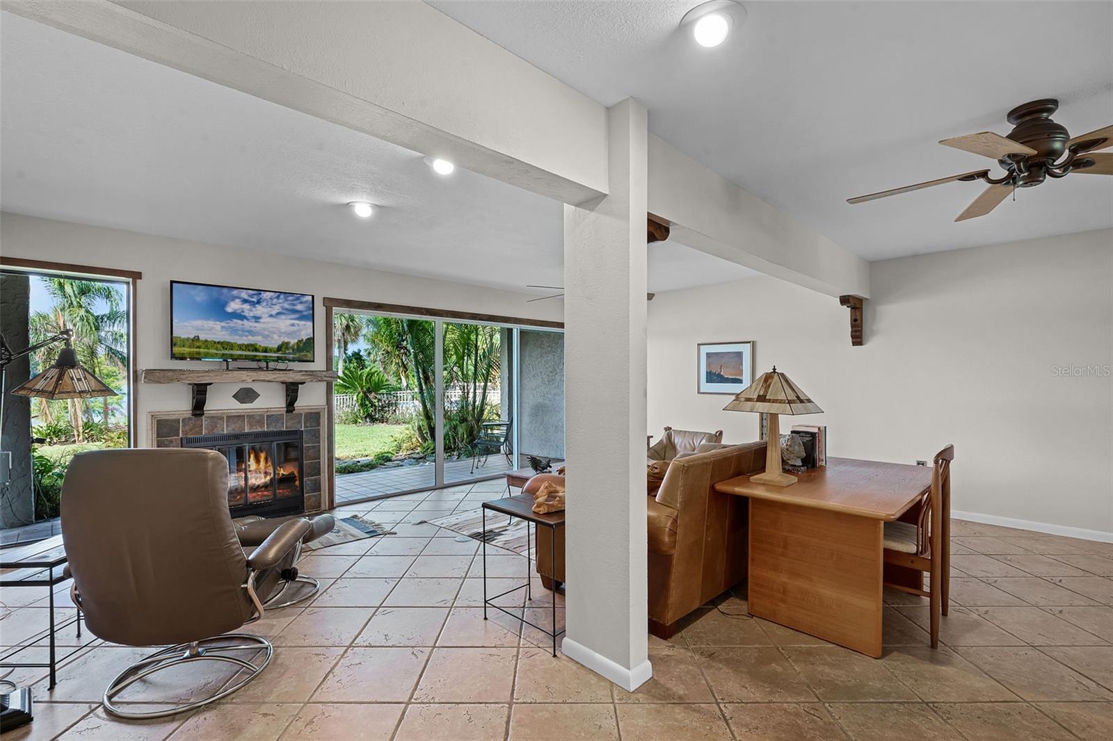 Image 11 of 47 For 370 Lakeview Street
