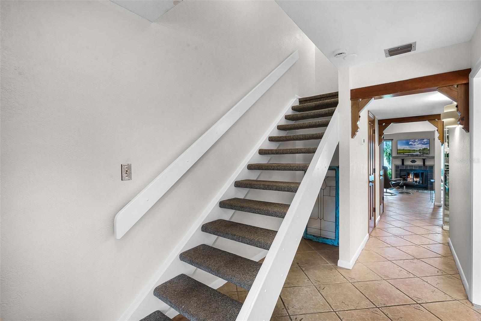 Image 15 of 47 For 370 Lakeview Street