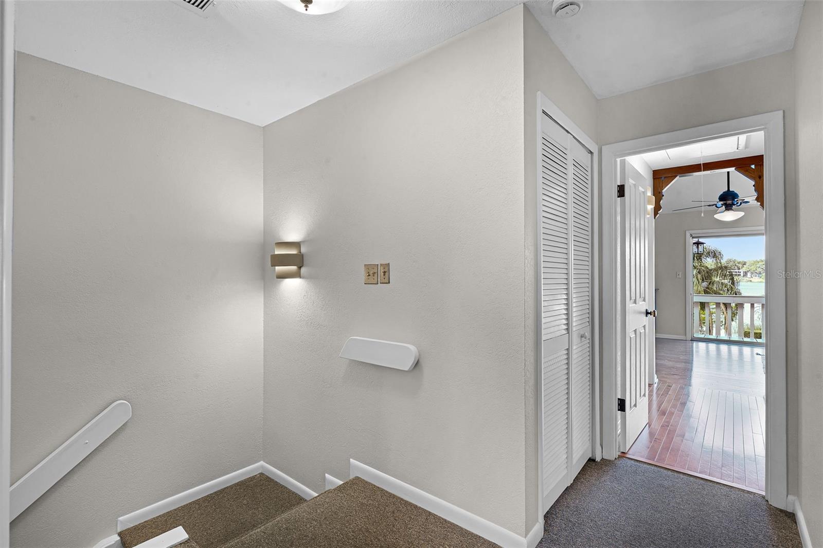 Image 16 of 47 For 370 Lakeview Street