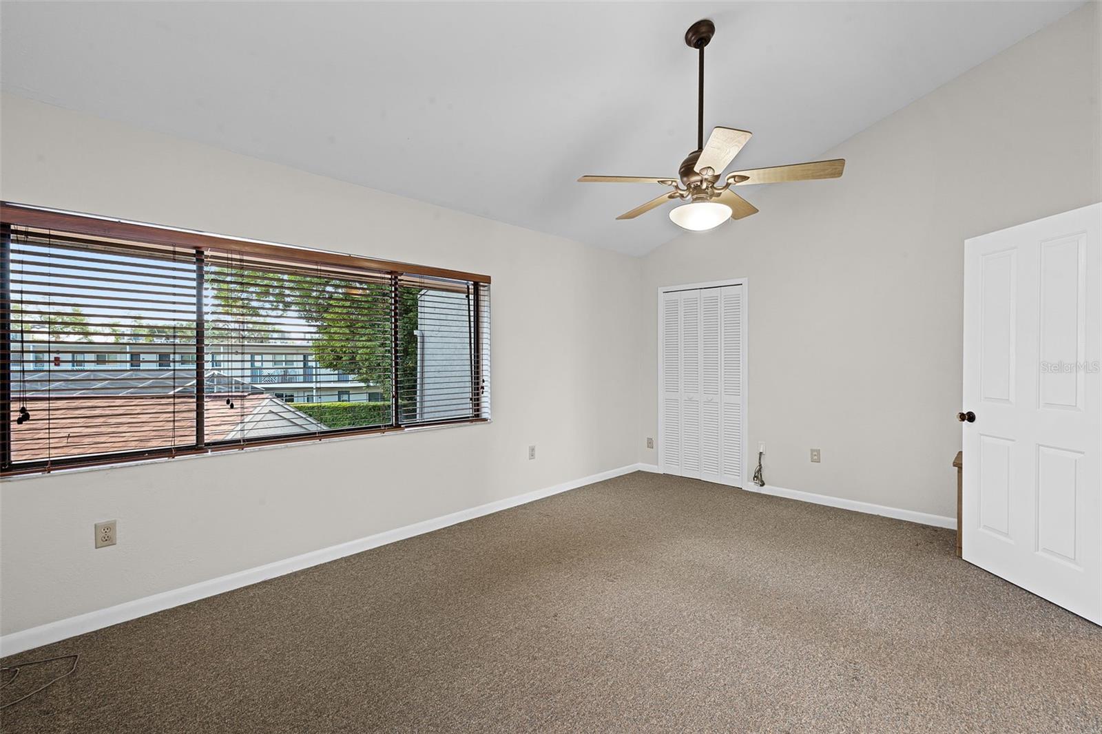 Image 17 of 47 For 370 Lakeview Street