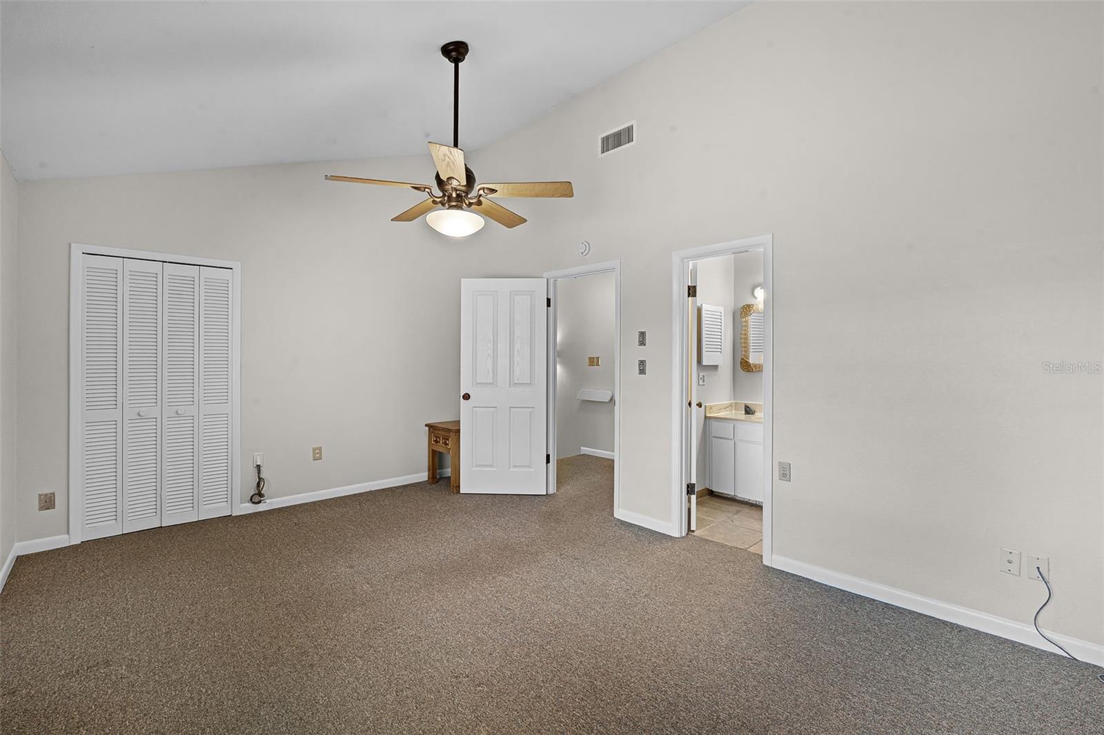 Image 18 of 47 For 370 Lakeview Street