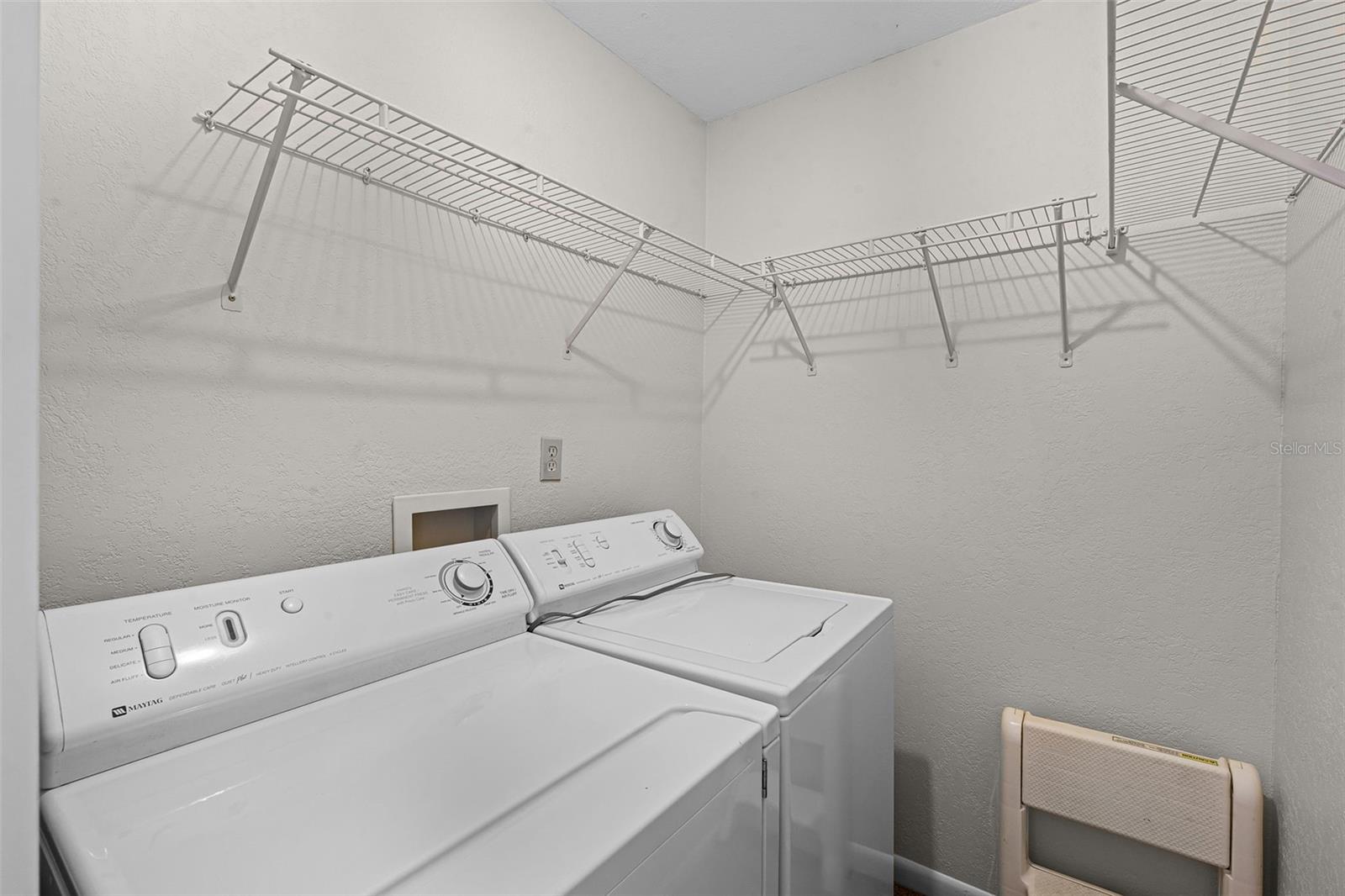 Image 34 of 47 For 370 Lakeview Street