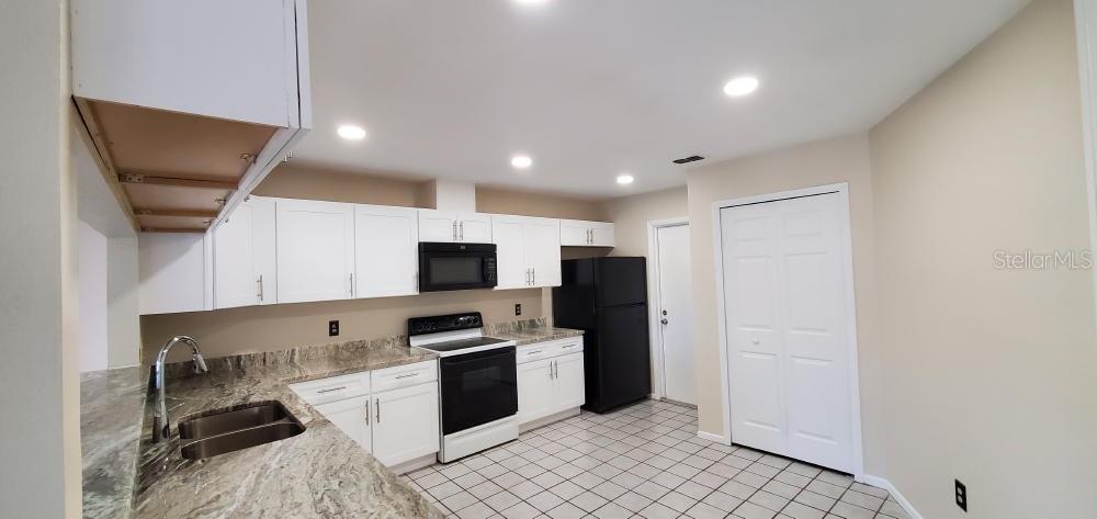 Image 4 of 20 For 10025 Chesham Drive