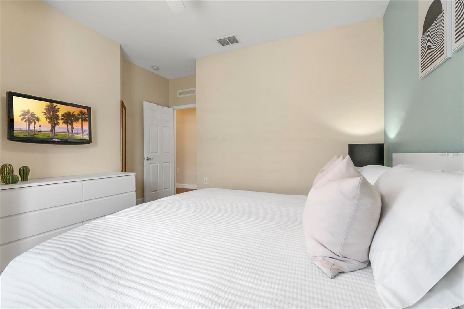 Image 15 of 19 For 2952 Lucayan Harbour Circle 106