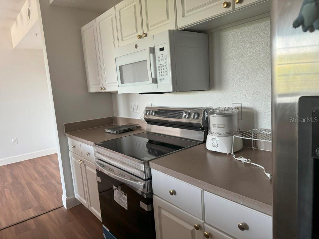 Image 10 of 11 For 5554 Metrowest Boulevard 304