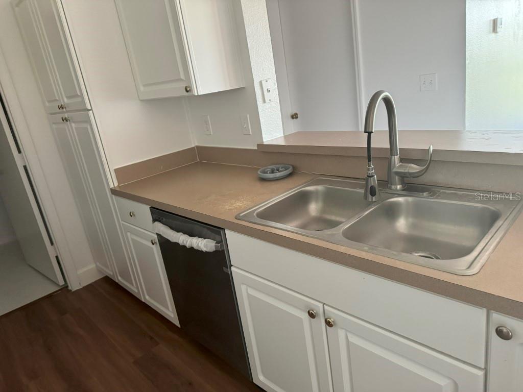 Image 11 of 11 For 5554 Metrowest Boulevard 304
