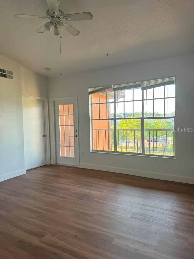 Image 5 of 11 For 5554 Metrowest Boulevard 304
