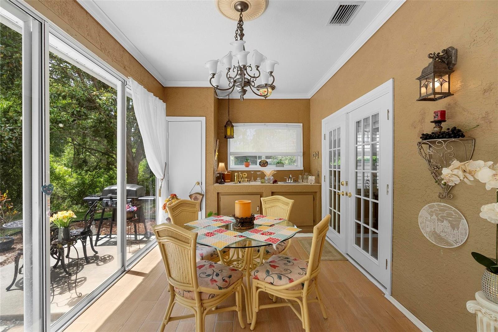 Image 8 of 41 For 9049 Saint Andrews Way