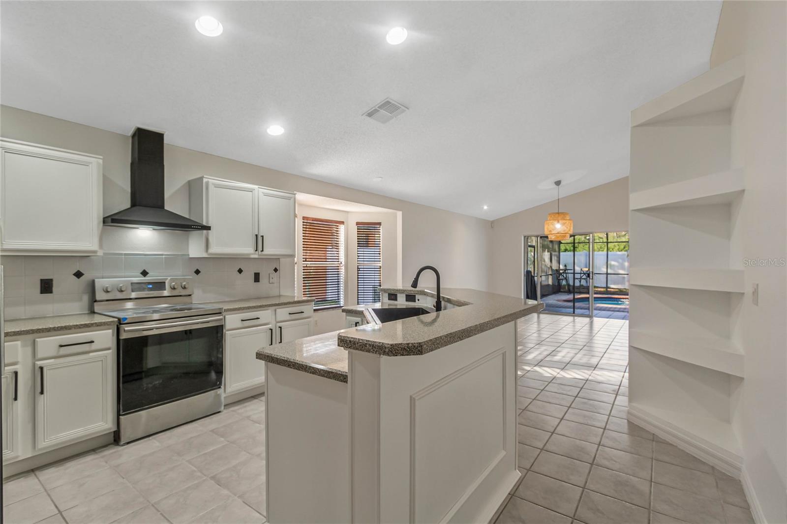 Image 3 of 22 For 413 Dunoon Street