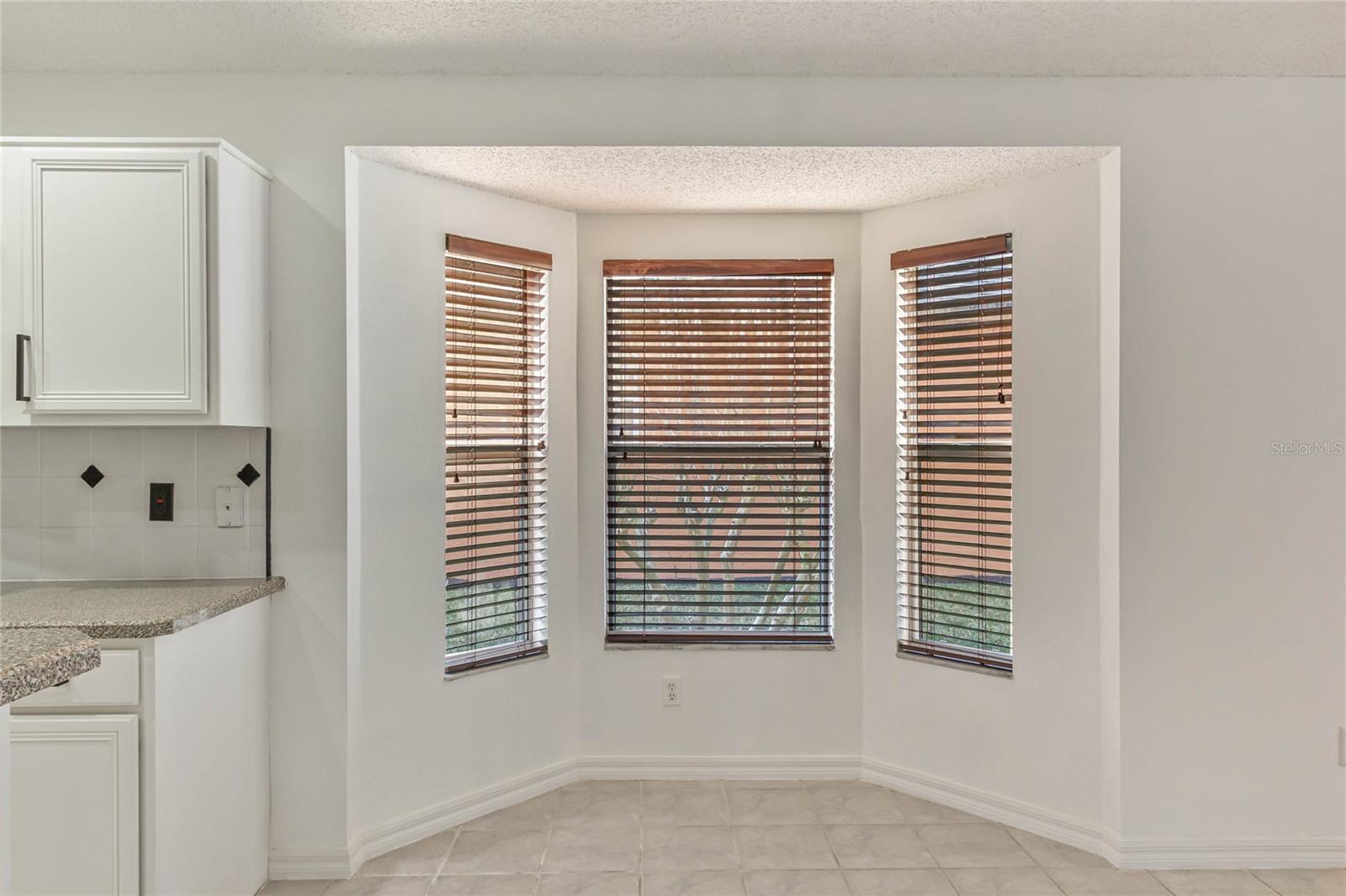 Image 8 of 22 For 413 Dunoon Street