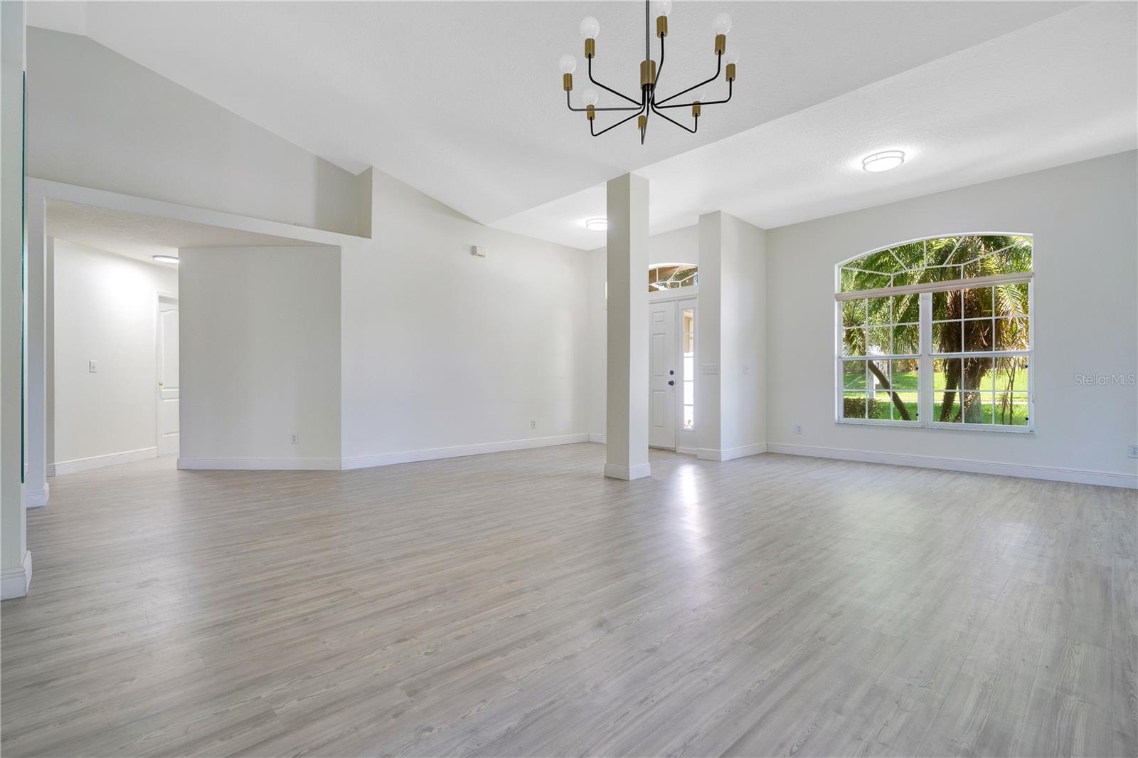Image 4 of 34 For 1375 Willow Wind Drive