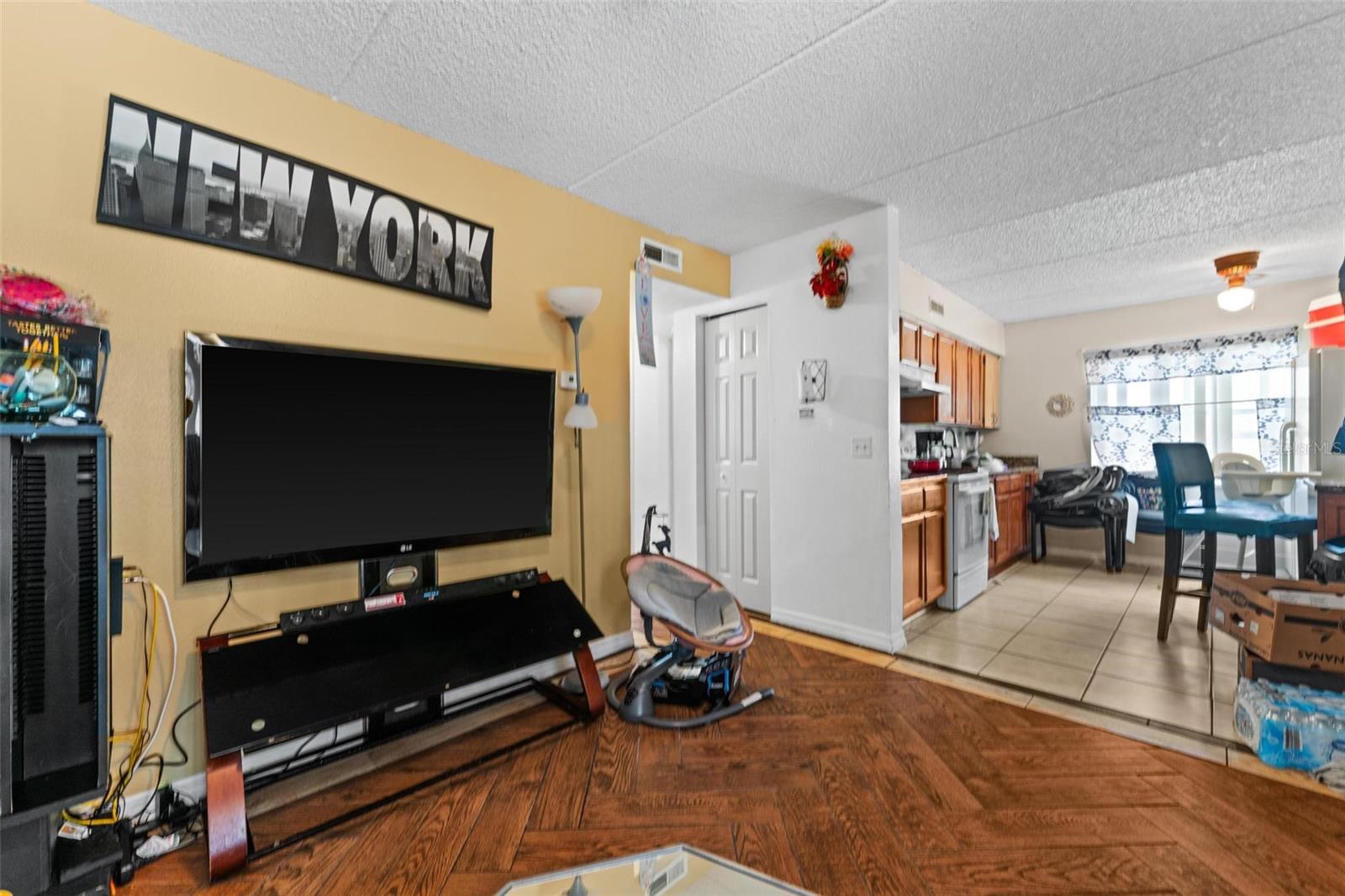 Image 4 of 15 For 707 Michigan Ct  2