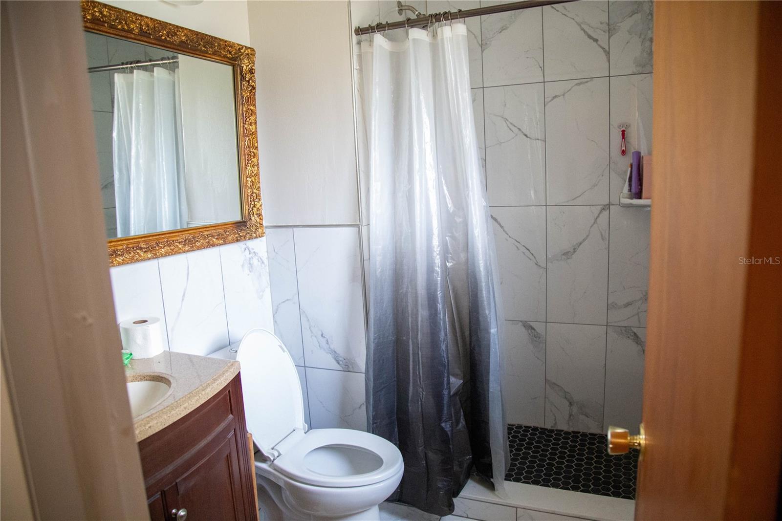 Image 13 of 19 For 704 Beverly Avenue
