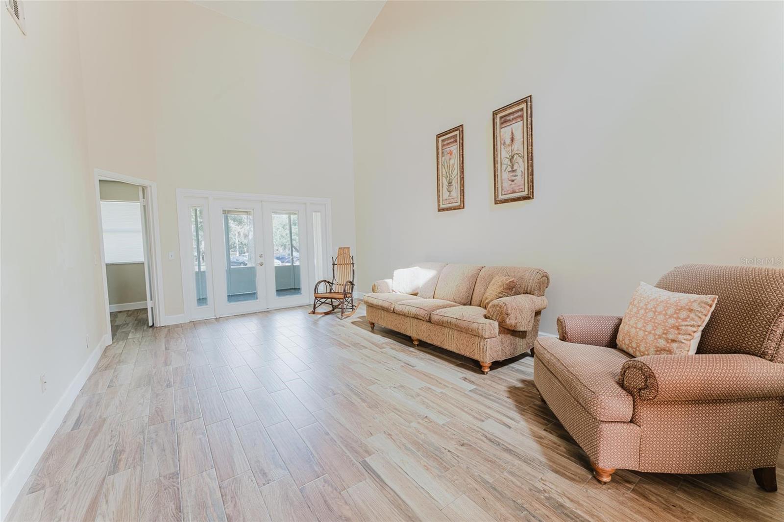 Image 6 of 41 For 604 Chestnut Oak Circle 106