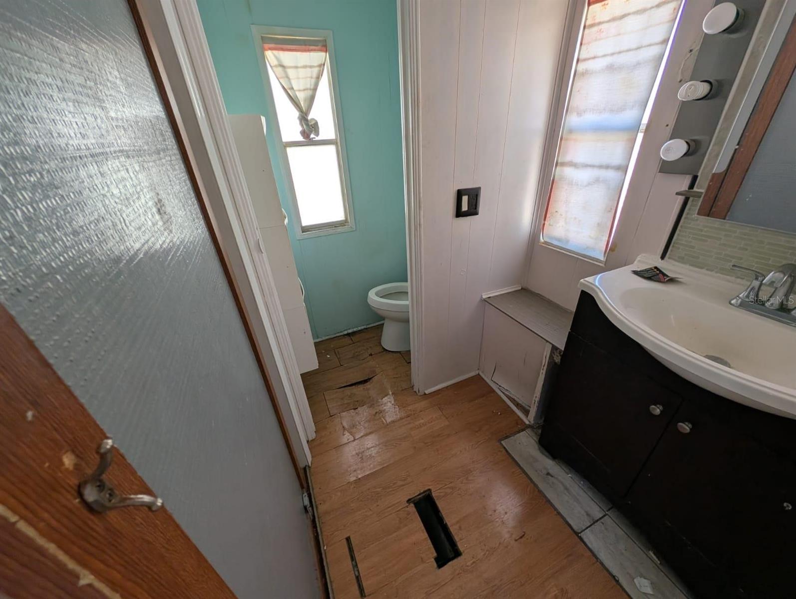Image 14 of 22 For 39611 Gloryland Drive