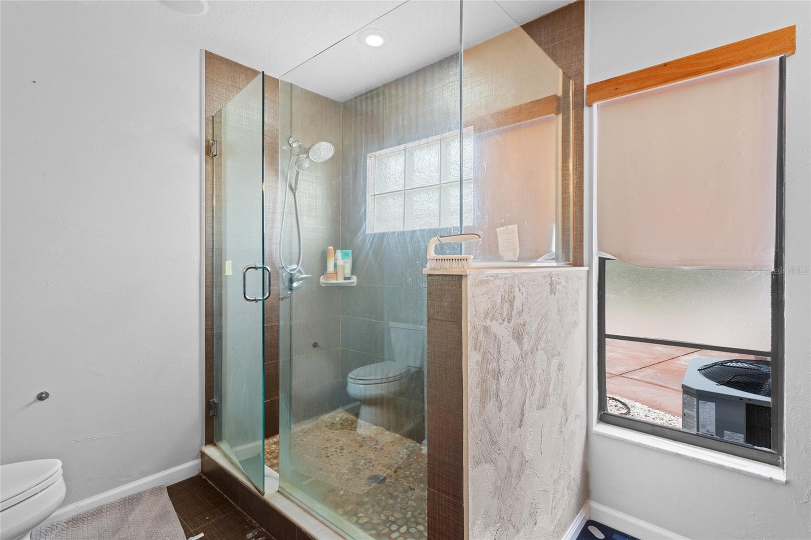 Image 16 of 30 For 408 Winsome Court