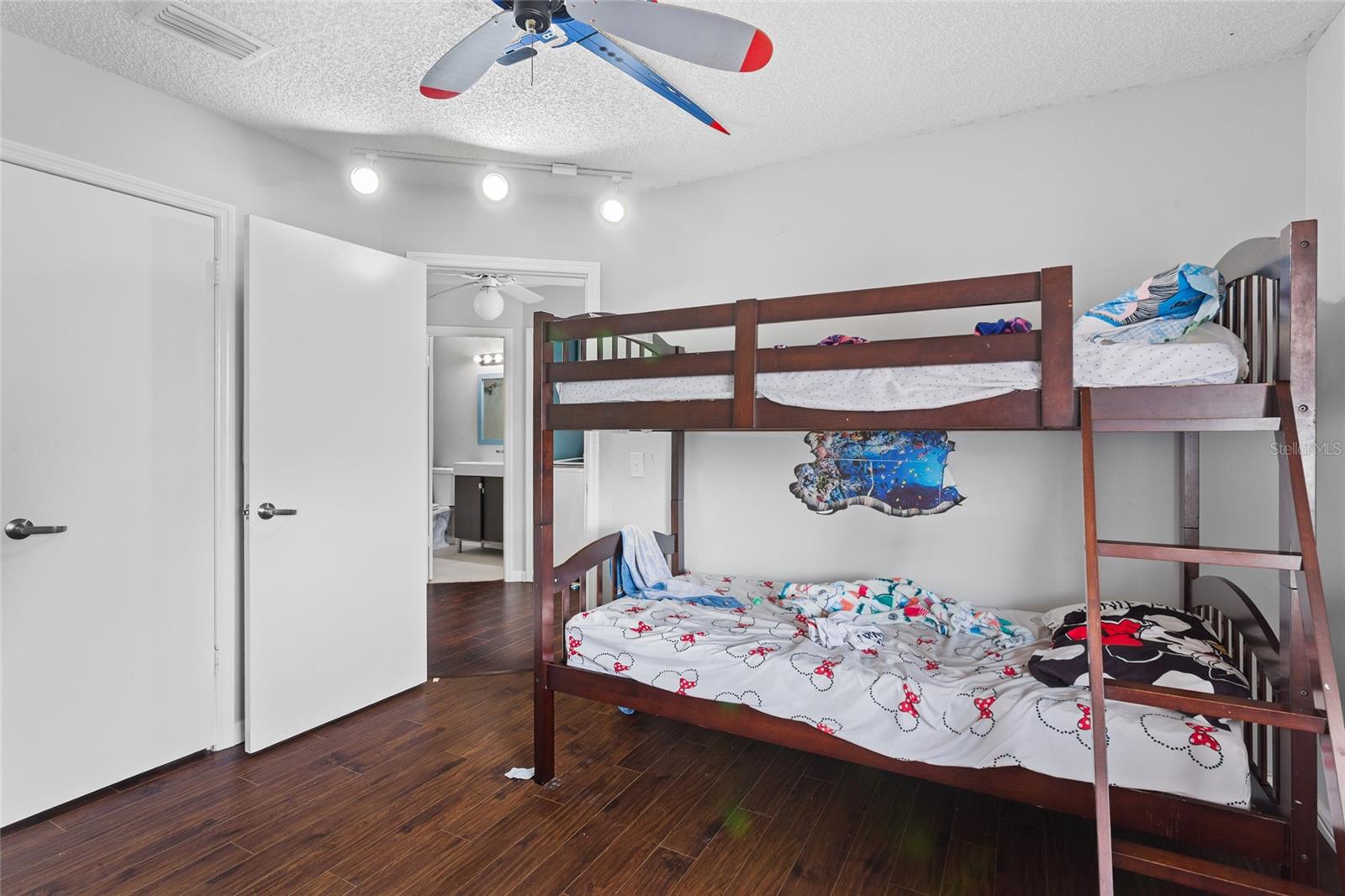 Image 23 of 30 For 408 Winsome Court