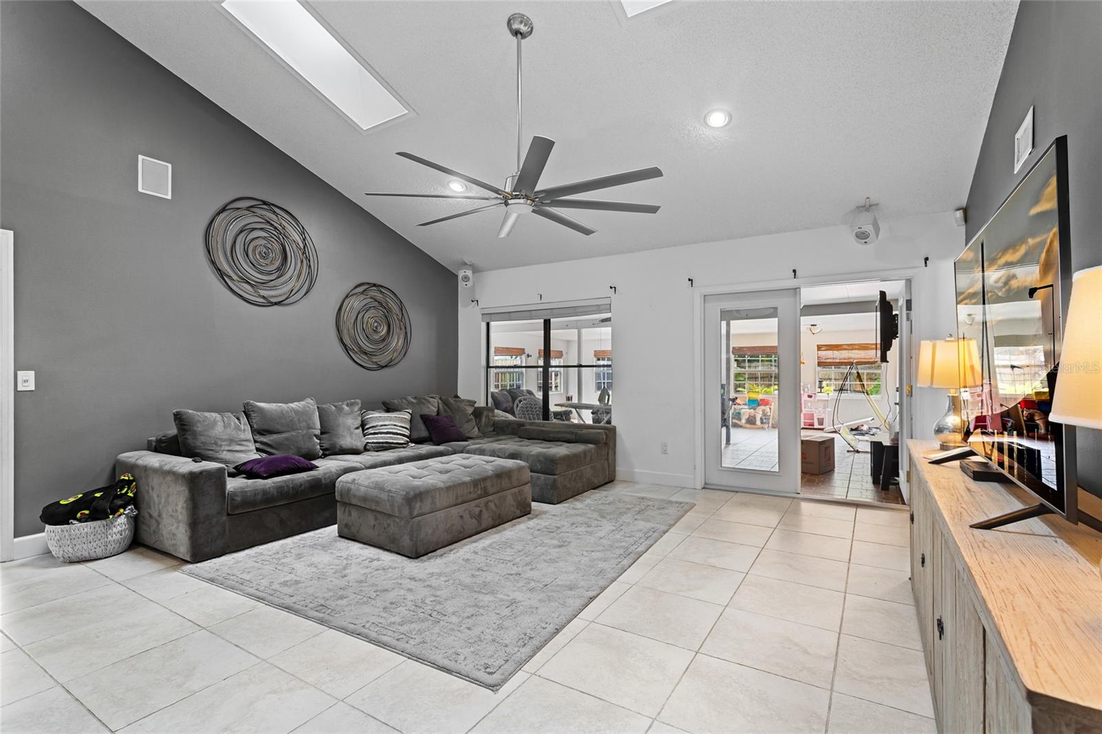 Image 4 of 30 For 408 Winsome Court