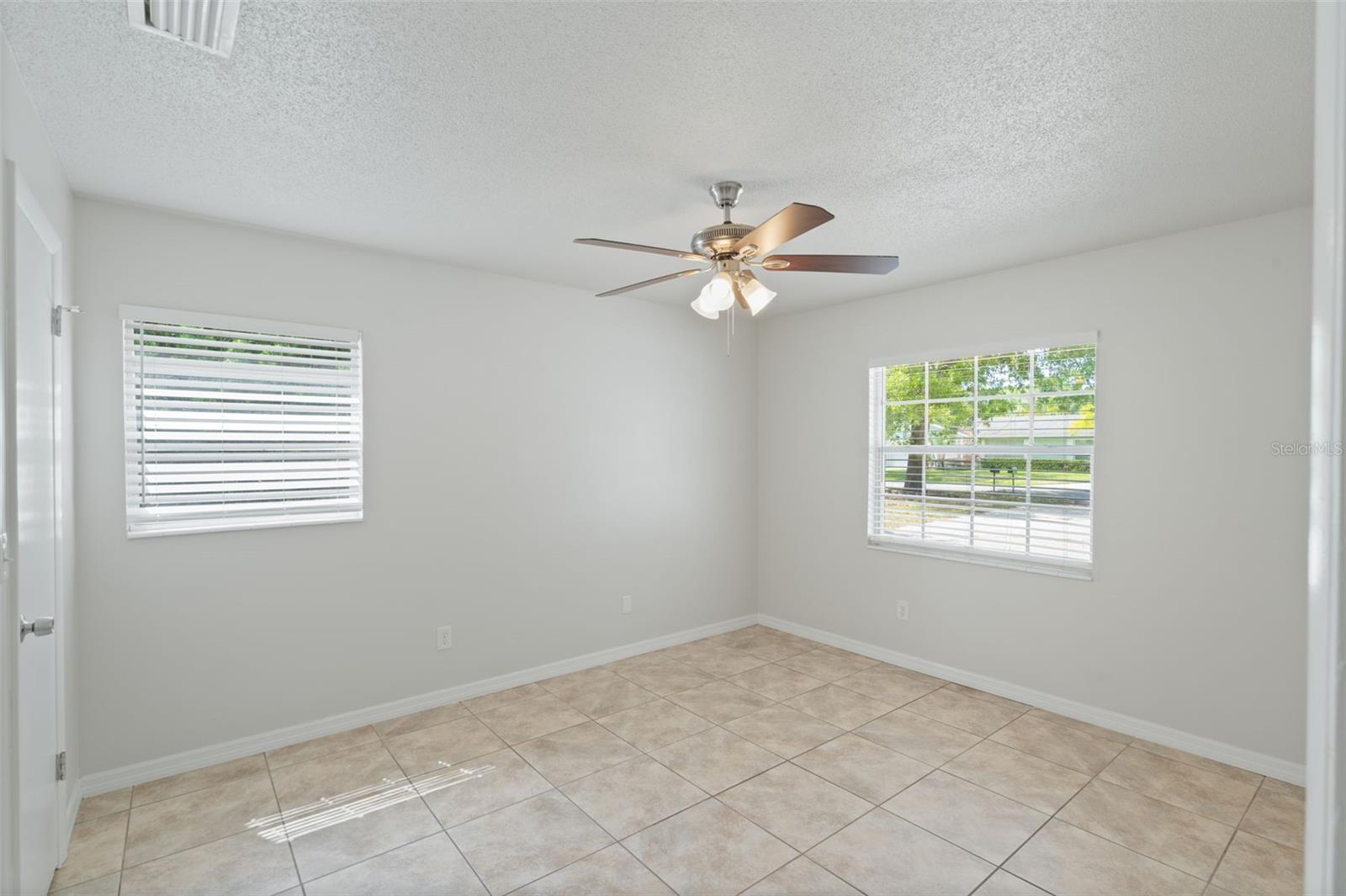 Image 13 of 32 For 1051 Arden Street