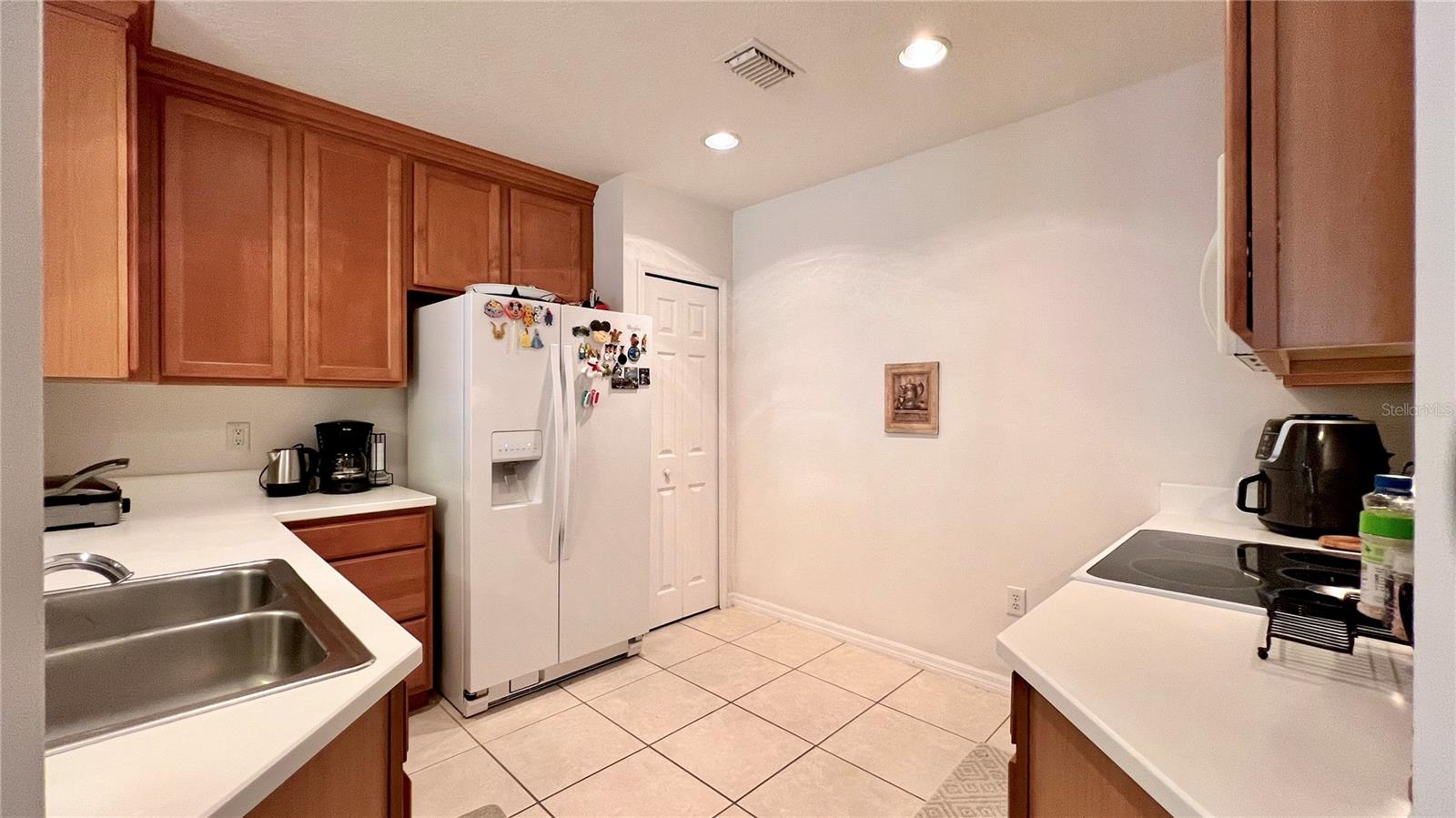 Image 14 of 41 For 921 Begonia Road 302