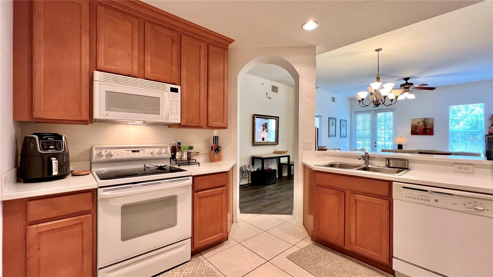 Image 16 of 41 For 921 Begonia Road 302
