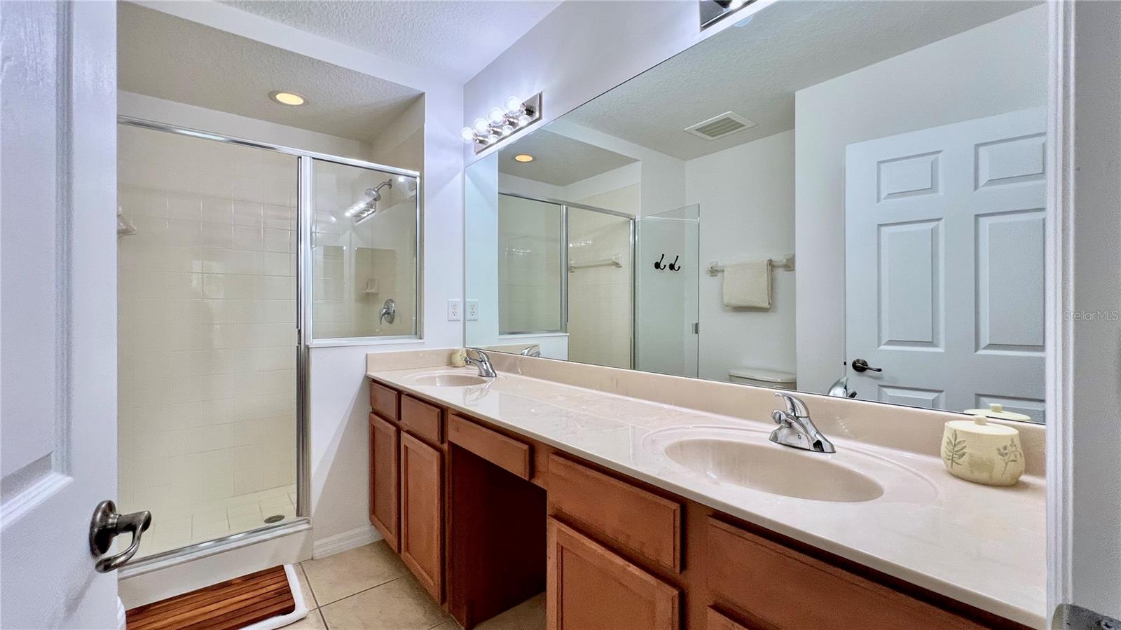 Image 19 of 41 For 921 Begonia Road 302
